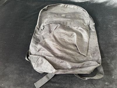 Mochila em Pano. Mochila em pano preto Vintage. Fecho n&atilde;o est&aacute; em funcionamento, necessita de 