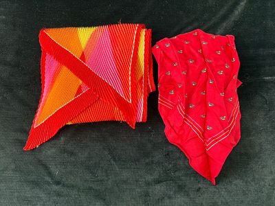 Conjunto de dois Len&ccedil;os. Conjunto de dois len&ccedil;os em poli&eacute;ster . Sinais de uso.