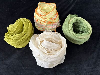 Conjunto de 3 Len&ccedil;os e uma Faixa. Conjunto composto por 3 Len&ccedil;os. Uma unidade de faixa da Chic 