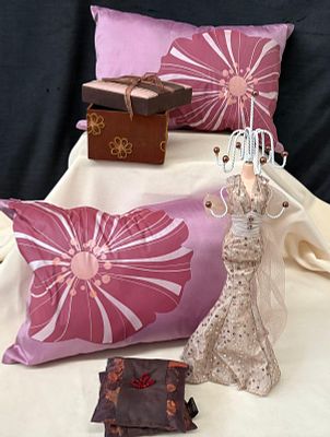 Conjunto de Artigos de Decora&ccedil;&atilde;o. Conjunto composto por duas unidades de almofadas decorativas 