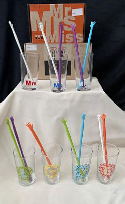 Artigos de Cozinha. conjunto composto por 7 unidades de copos para refresco e 10 unidades de 