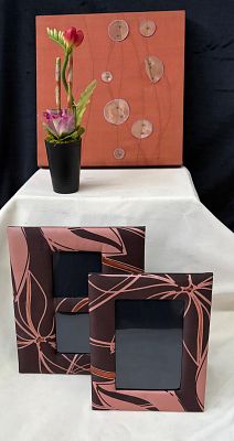 Artigos de Decora&ccedil;&atilde;o. Conjunto composto por uma unidade de quadro decorativo em seda natural 