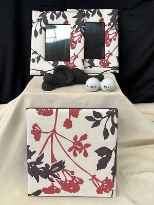 Artigos de Decora&ccedil;&atilde;o. Conjunto composto por uma unidade de caixa para joias em seda natural, uma 