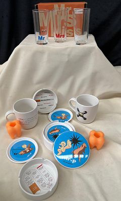 Artigos de Cozinha. Conjunto composto por 3 copos de refresco, duas canecas em cer&acirc;mica, dois 