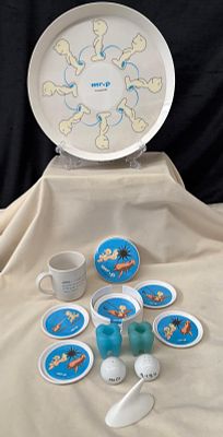 Artigos para Cozinha. Conjunto composto por uma unidade de tabuleiro, dois paliteiros em formato 