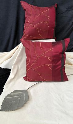 Artigos de Decora&ccedil;&atilde;o. Conjunto composto por duas unidades de almofadas decorativas com 