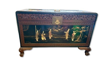 Chinese Ark. Made of camphor and other woods, decorated in black, polychrome and gilded lacquer 