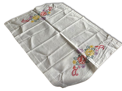 Embroidered Linen Centerpiece . Signs oif use.