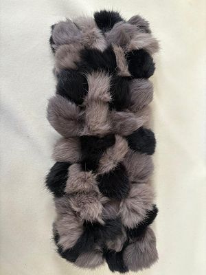 Rabbit Scarf. Cachecol de pompons de coelho . Como nova.