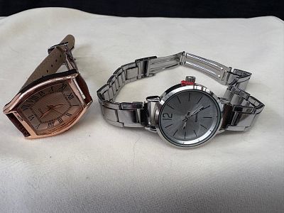 Set of 2 Watches. Set consisting of 2 vintage watches. One with a silver metal bracelet and the 