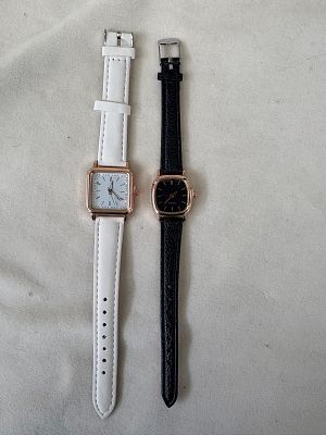 Set of 2 Watches. Set consisting of 2 imitation leather wristwatches. Signs of use.