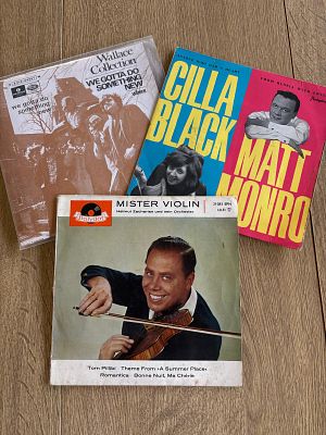 Vynil Records Vintage. Set of 3 vintage vinyl records by famous artists: Mister Violin, Cilla 