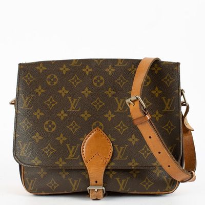 Louis Vuitton Vintage Monogram Cartouchi&egrave;re . This Louis Vuitton Vintage Monogram Crossbody is a 
