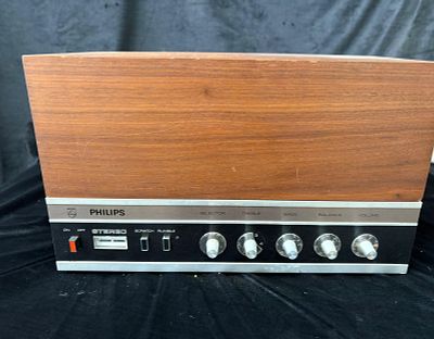 Phillips Turntable Vintage. Vintage wooden Phillips record player. No information on how it 