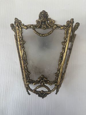 Wall Lamp in metal with glasses. Is missing one glass part. Signs of use.