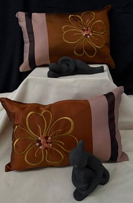 Decorative Items. Set consisting of two natural silk cushions with plush filling. Two volcanic 