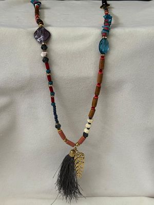 Necklace. Vintage pendant necklace. Signs of wear.