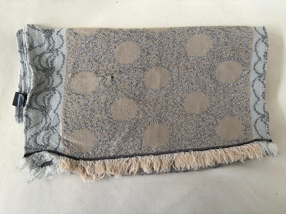 Scarf. Silk, wool, and polyester scarf with a pattern. Signs of wear.