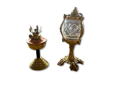 Lanterns. Set of two decorative bronze mini lanterns. One of them is missing glass. Shows signs 