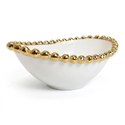 Ta&ccedil;a Oval. Ta&ccedil;a oval em porcelana branca com detalhes dourados.