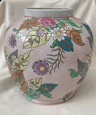 Jarr&atilde;o Porcelana. Jarr&atilde;o em porcelana com motivos florais. Sinais de uso.