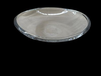 Saleira . Saladeira grande em cristal. Praticamente nova. Sinais de uso.