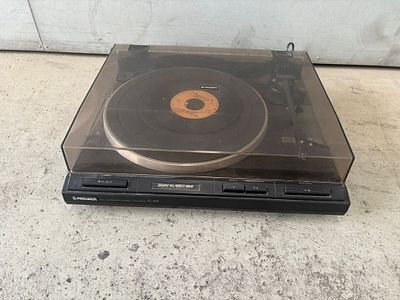 Gira Discos Vintage Pioneer. Gira discos vintage da marca Pioneer. Sinais de uso.