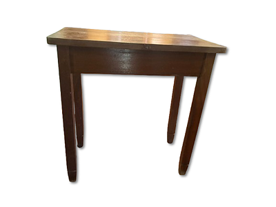 Mesa de Apoio. Mesa de apoio em madeira. Sinais de uso.