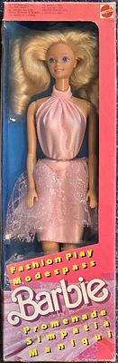 Barbie Fashion Play Ano 1988. Barbie Fashion Play. Data da caixa: 1988. A caixa apresenta alguns 