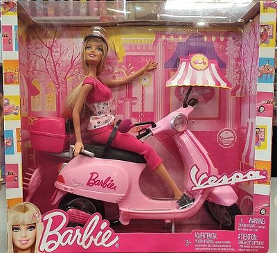 Barbie Vespa - Ano 2010. Barbie Vespa. Data da caixa: 2010. Muito dif&iacute;cil de encontrar.