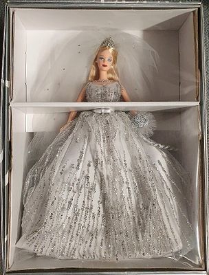 Barbie Millenium Bride - Ano 1999. Barbie Noiva do Mil&eacute;nio.Data da caixa: 1999.