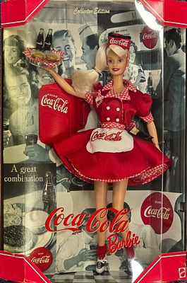 Barbie Coca Cola Waitress - Ano 1998. Barbie Empregada de mesa da Coca-Cola. Data da caixa: 