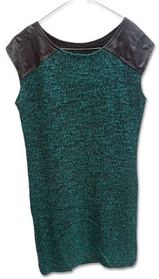 Vestido Vintage em malha com aplica&ccedil;&atilde;o de couro nas mangas. Tamanho M. Sinais de uso.