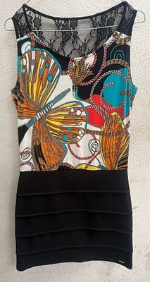Vestido Vintage da marca Ferrache em com padr&atilde;o floral e renda . Tamanho S. Sinais de uso.