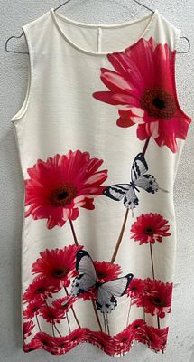 Vestido Vintage. Vestido vintage com padr&atilde;o floral. Tamanho M. Sinais de uso.