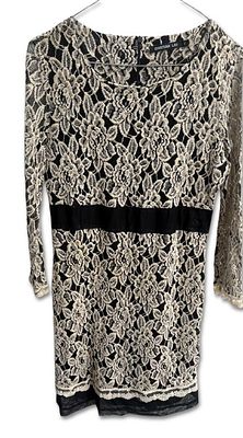 Vestido Vintage da marca Cristian Lay bordado tamanho M. Sinais de uso.