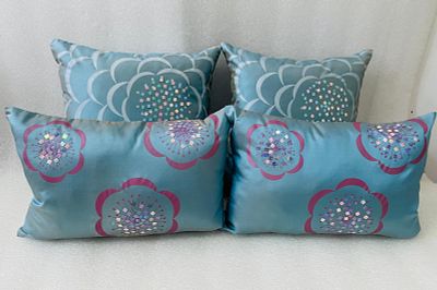 Set of 4 Decorative Cushions. Set composed of 4 units of decorative cushions, natural seat with 