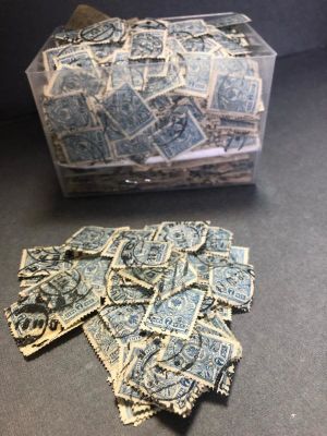 1908 г. Марки Российской Империи на вырезках. 1850 штук. Номинал "7 коп". Представляют интерес 