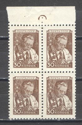 1955 г. По С/К №1296 (2). Стандартный выпуск. Офсет. Квартблок с полем. Рис. 14,25*21,25 мм. 