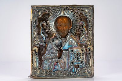 Icona su tavola con riza in argento raffigurante san Nicola tra santi. Russia, XIX secolo cm 