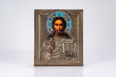 Icona raffigurante Cristo Pantocratore a tempera su tavola con riza in argento e smalti 
