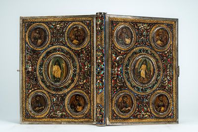 Coperta doppia di Evangeliario in argento cesellato e smalti policromi cloisonn&eacute; 