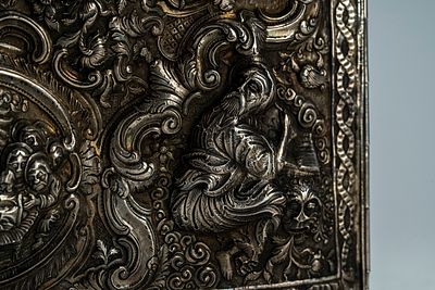 Coperta doppia di Evangeliario in argento riccamente cesellato e sbalzato. Russia, XIX secolo 