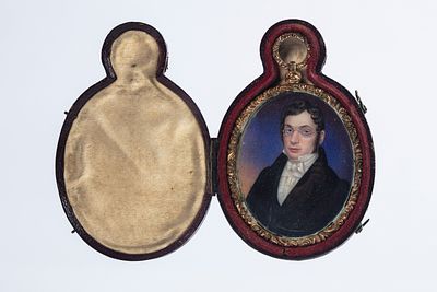 ☼ Doppia miniatura fronte e retro su avorio. Secolo XVIII/XIX raffigurante gentiluomo con 