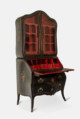 Trumeau laccato a fondo nero e rosso decorato a motivi floreali. Genova, XVIII secolo cm 