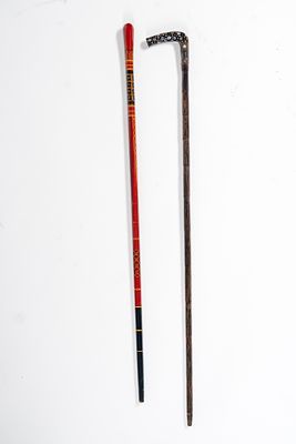 Due bastoni da passeggio. Secolo XIX - Due bastoni da passeggio. Secolo XIX cm 90; cm 87,5 Uno 