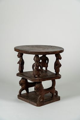 Yoruba, Nigeria - Seggiolino con figure e leoni - Yoruba, Nigeria - Seggiolino con figure e leoni 