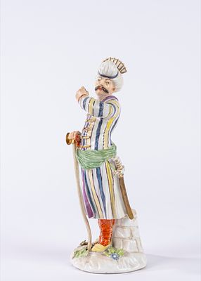 Statuetta in porcellana policroma raffigurante Persiano. Manifattura tedesca (Meissen ?) 