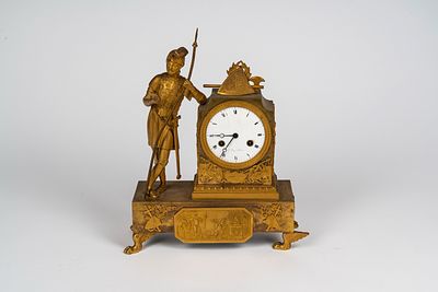 Pendola d’appoggio in bronzo dorato a soggetto cavalleresco. Francia, primo quarto del XIX 