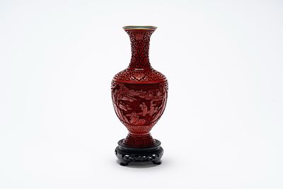 Vaso a balaustro in lacca rossa, Cina, 20th Century alt. cm. 26 dipinto a paesaggio entro 
